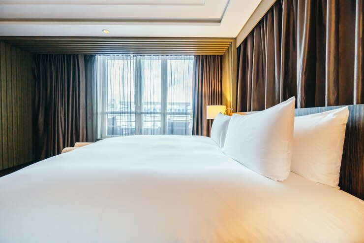 bangkok-thailand-august-12-2016-beautiful-luxury-bedroom-int_1203-2348